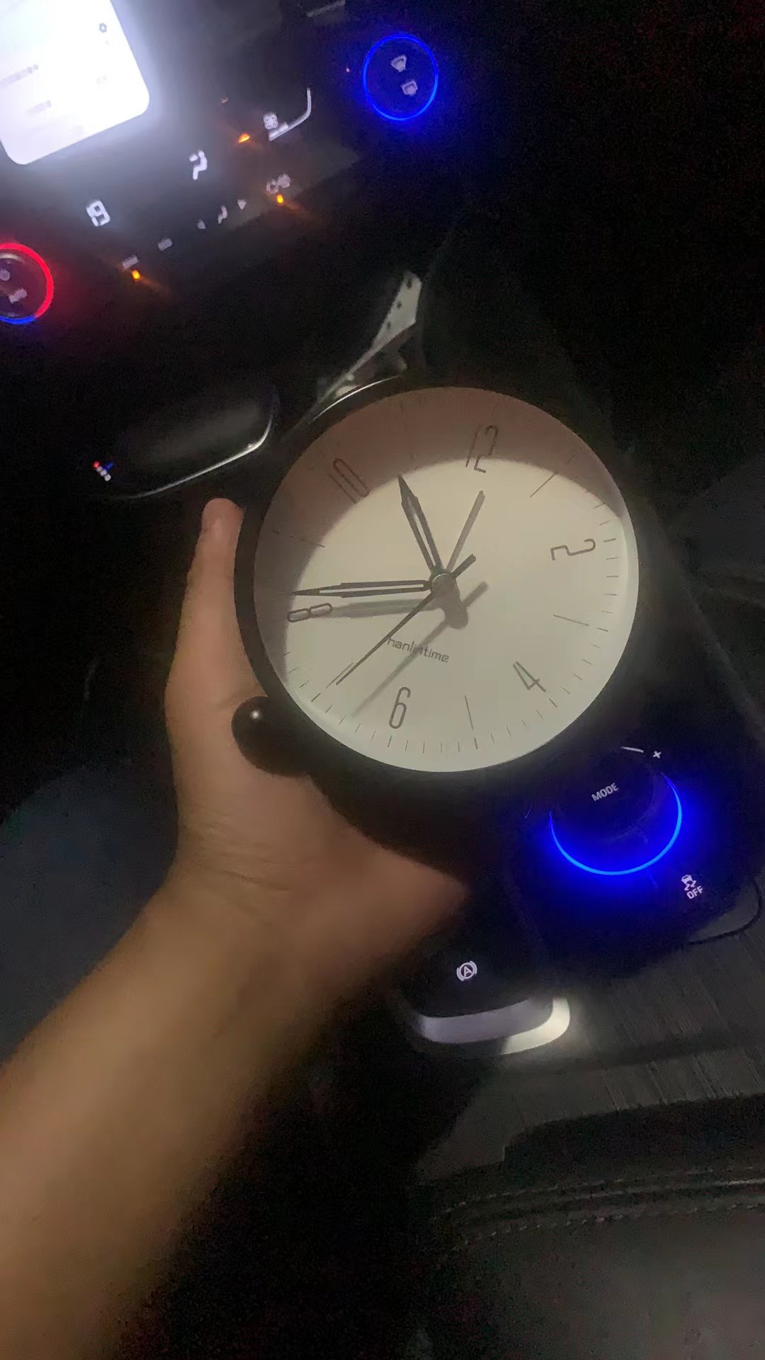網(wǎng)約車司機，“卷”在車流里